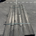 Ca. 77x Vuren plank fijn bezaagd ZWART